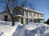 Laksfors Villa med snø og blå himmel