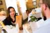 Par i restaurant hos Fru Haugans